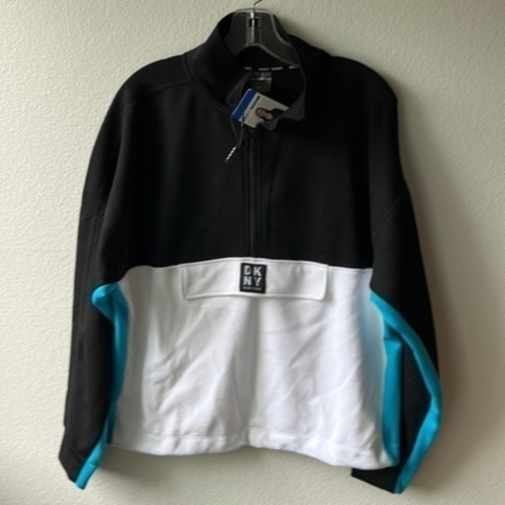 NWT DKNY, top pull over casual size large black white blue